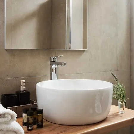 아파트 Itis - Elegant Ground Floor With Terrace & Great View *